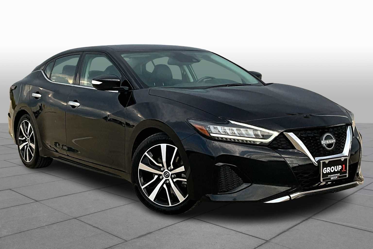2023 Nissan Maxima SV photo 2