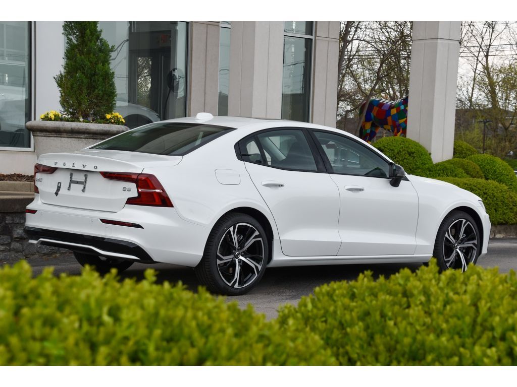 2024 Volvo S60 B5 Core photo 3