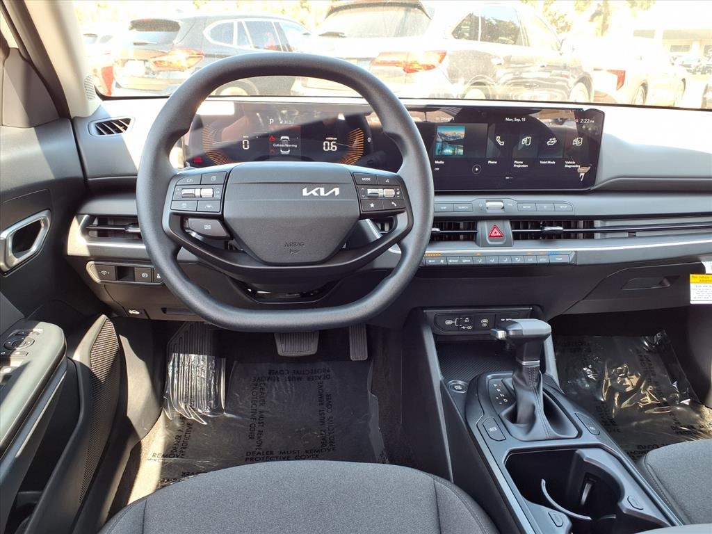 2025 Kia K4 LXS photo 12