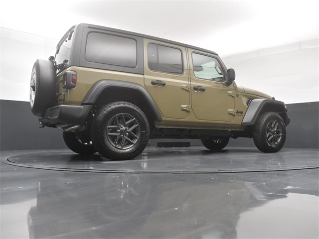 2025 Jeep Wrangler photo 23