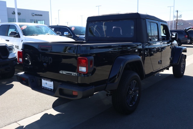 2025 Jeep Gladiator Sport S photo 4