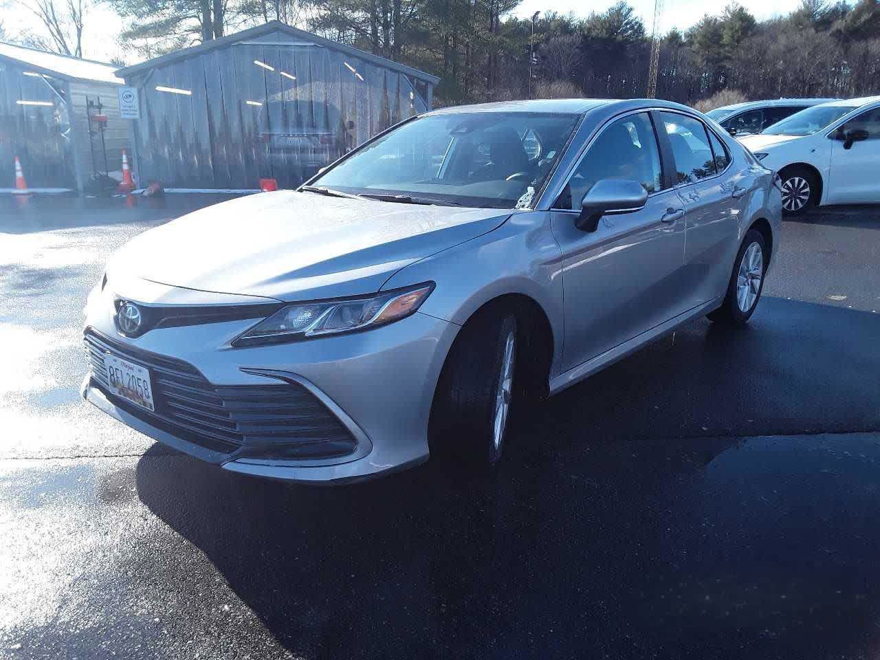 2023 Toyota Camry LE's photo