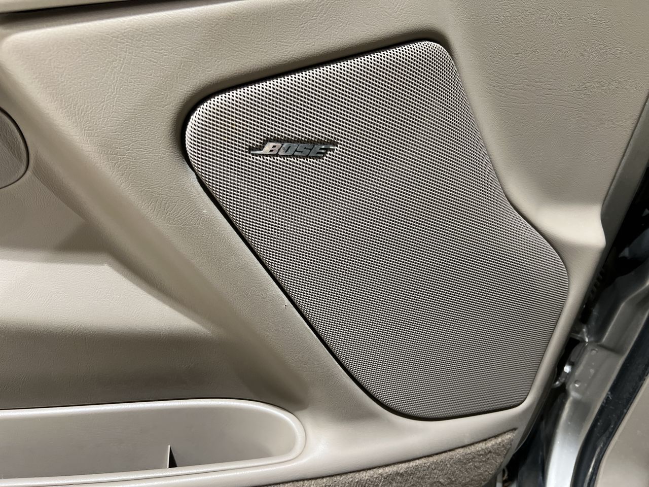 2003 Chevrolet Suburban Z71 photo 52