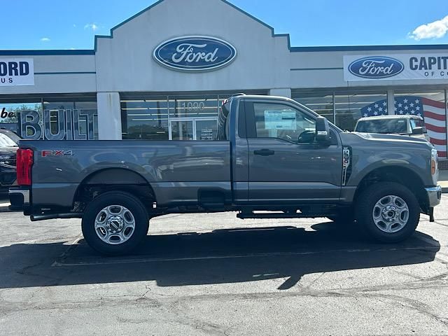 2026 Ford F-350 XLT photo 4
