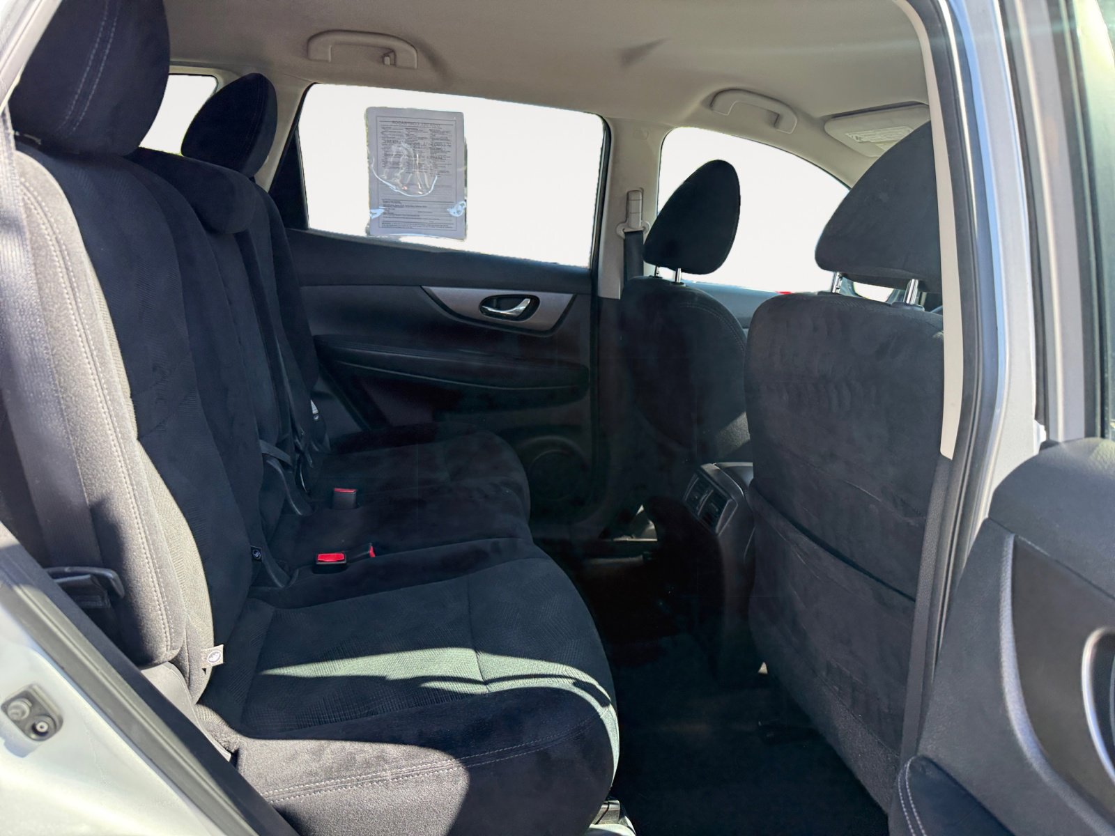 2015 Nissan Rogue SV photo 18