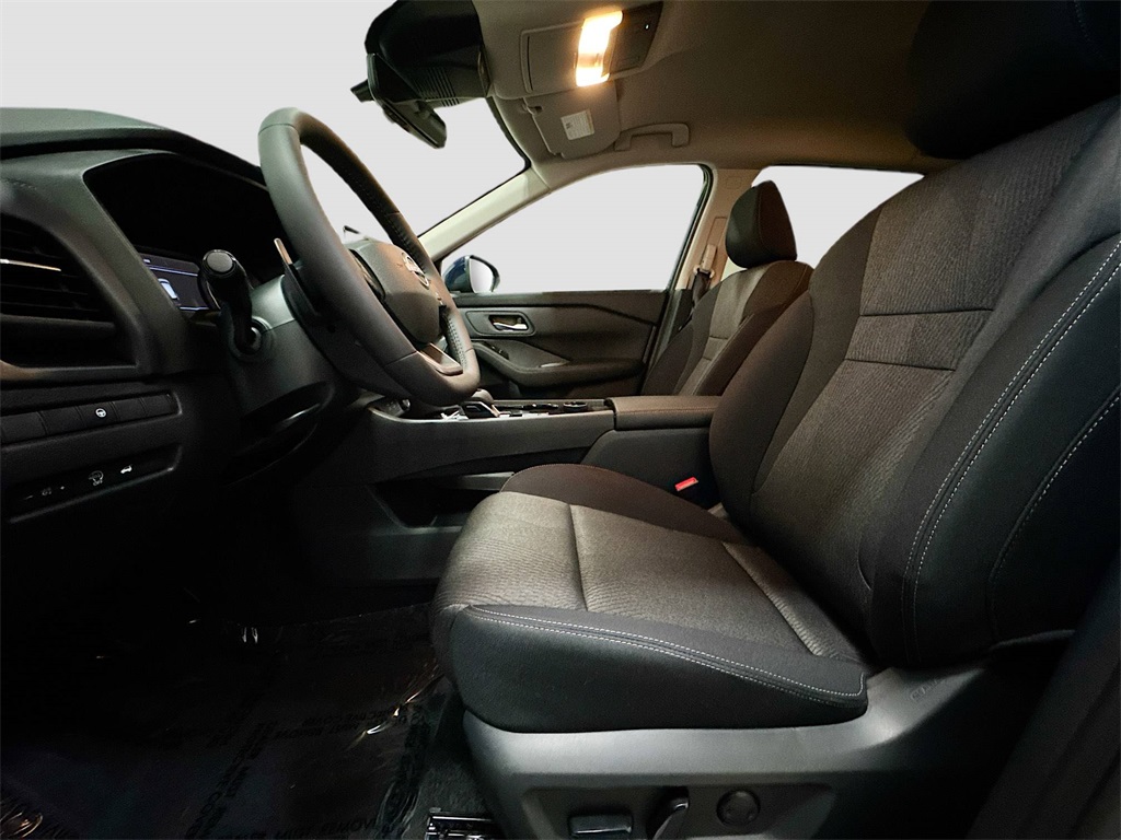 2026 Nissan Rogue SV photo 4
