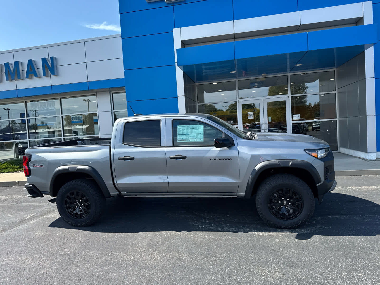 2026 Chevrolet Colorado Trail Boss photo 2