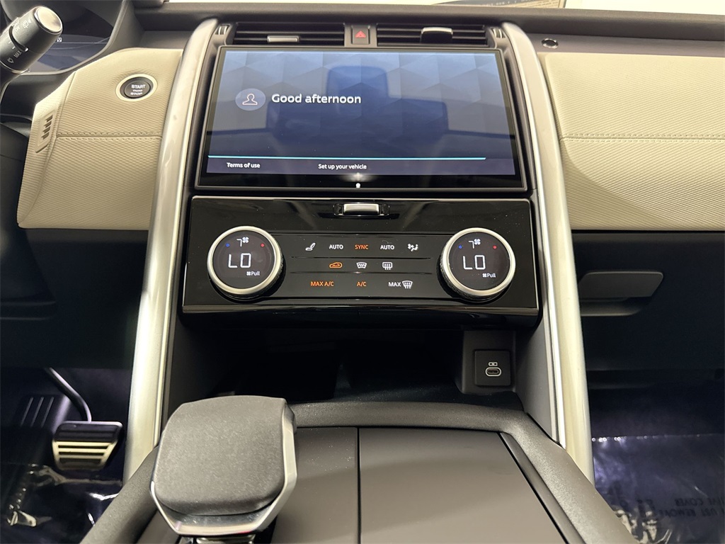 2025 Land Rover Discovery SE photo 16