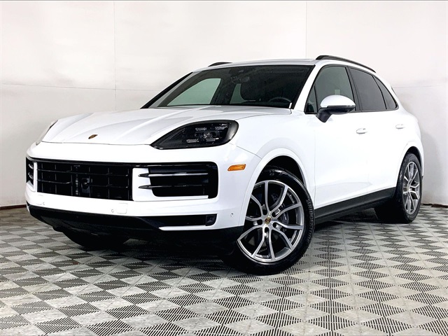 2024 Porsche Cayenne Base's photo