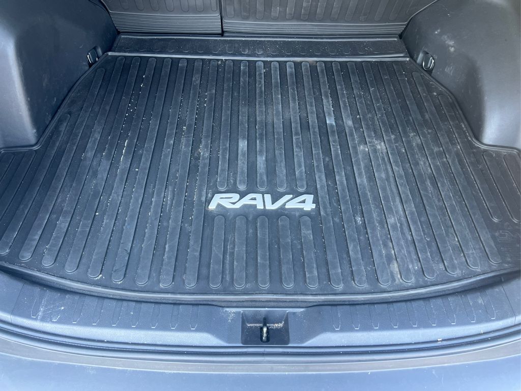 2024 Toyota RAV4 LE photo 13
