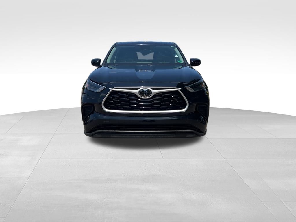 2023 Toyota Highlander L photo 8