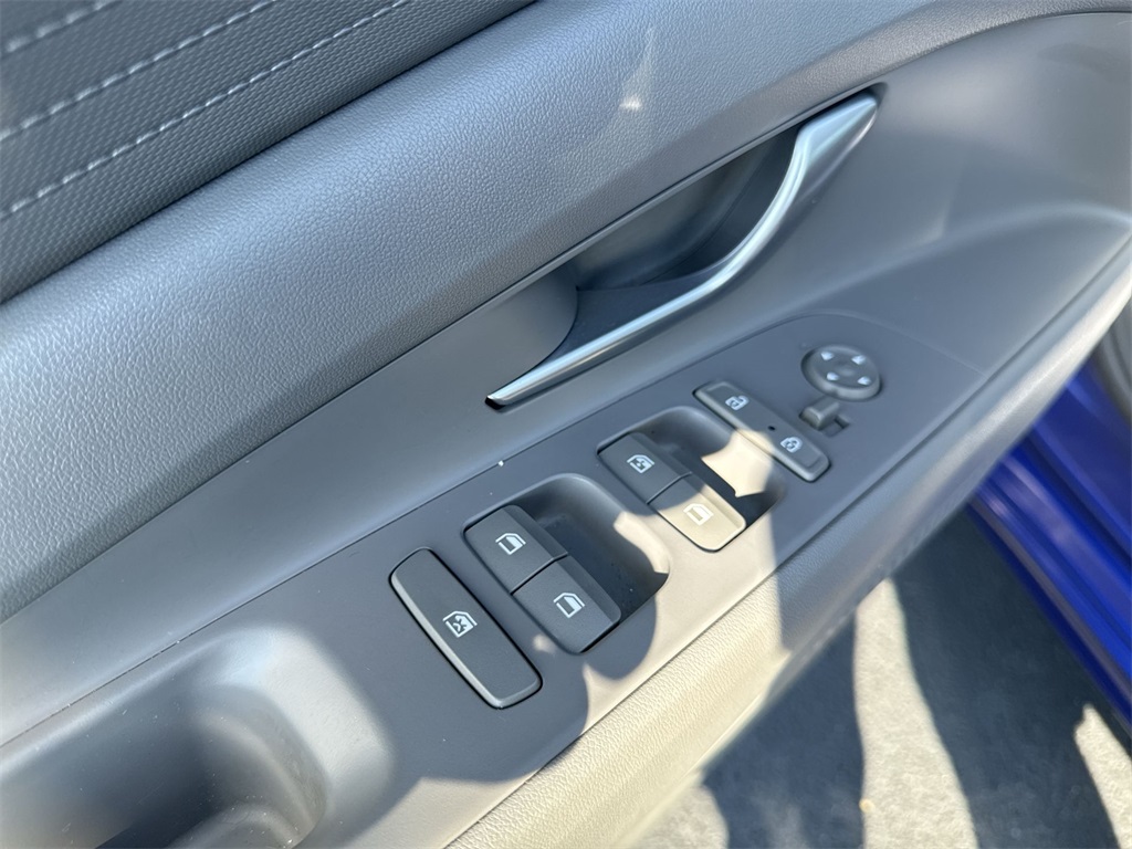 2022 Hyundai Elantra SEL photo 19