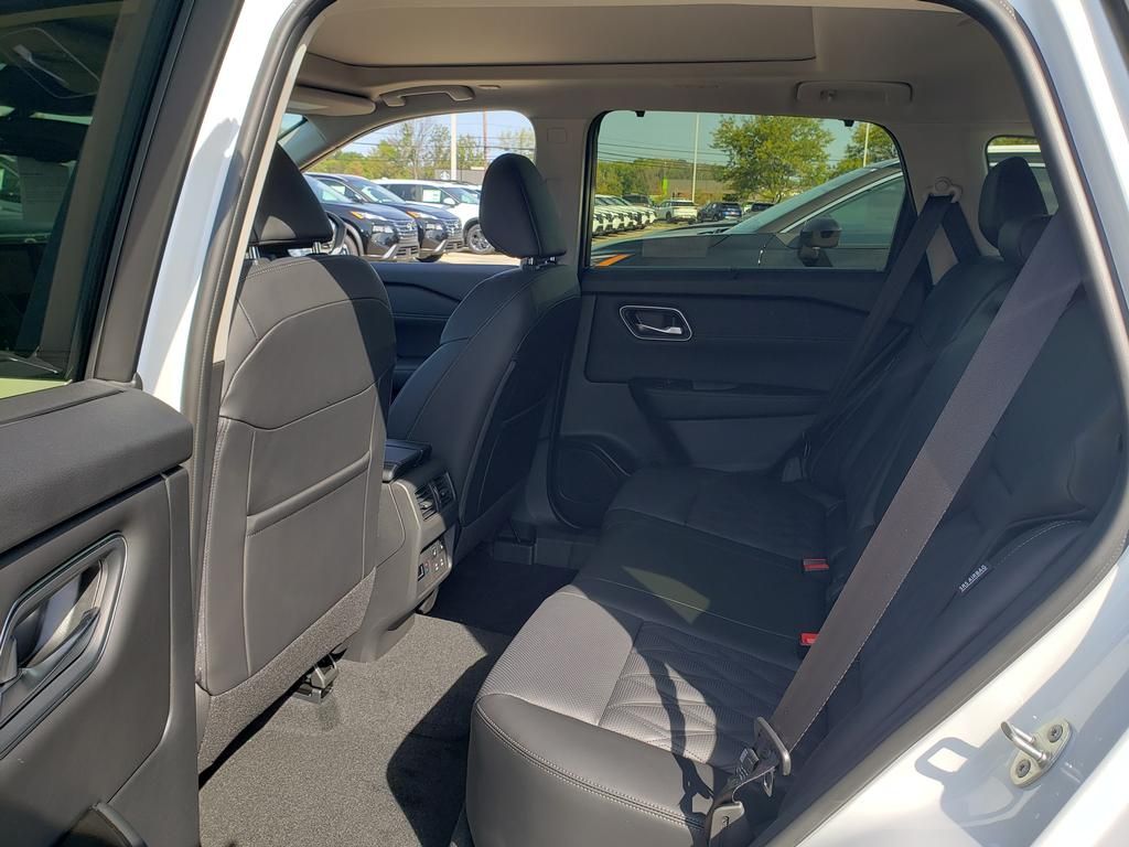 2026 Nissan Rogue Platinum photo 8