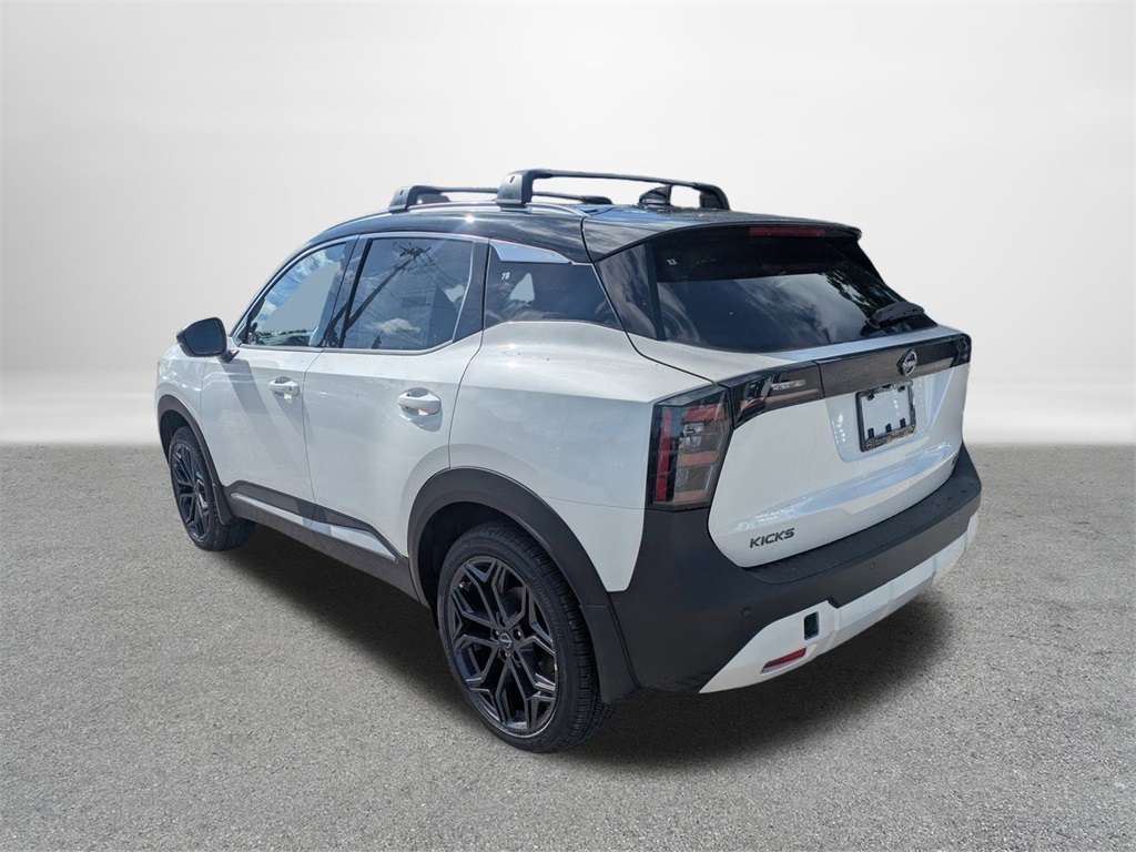 2025 Nissan Kicks SR photo 5