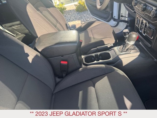 2023 Jeep Gladiator Sport photo 12