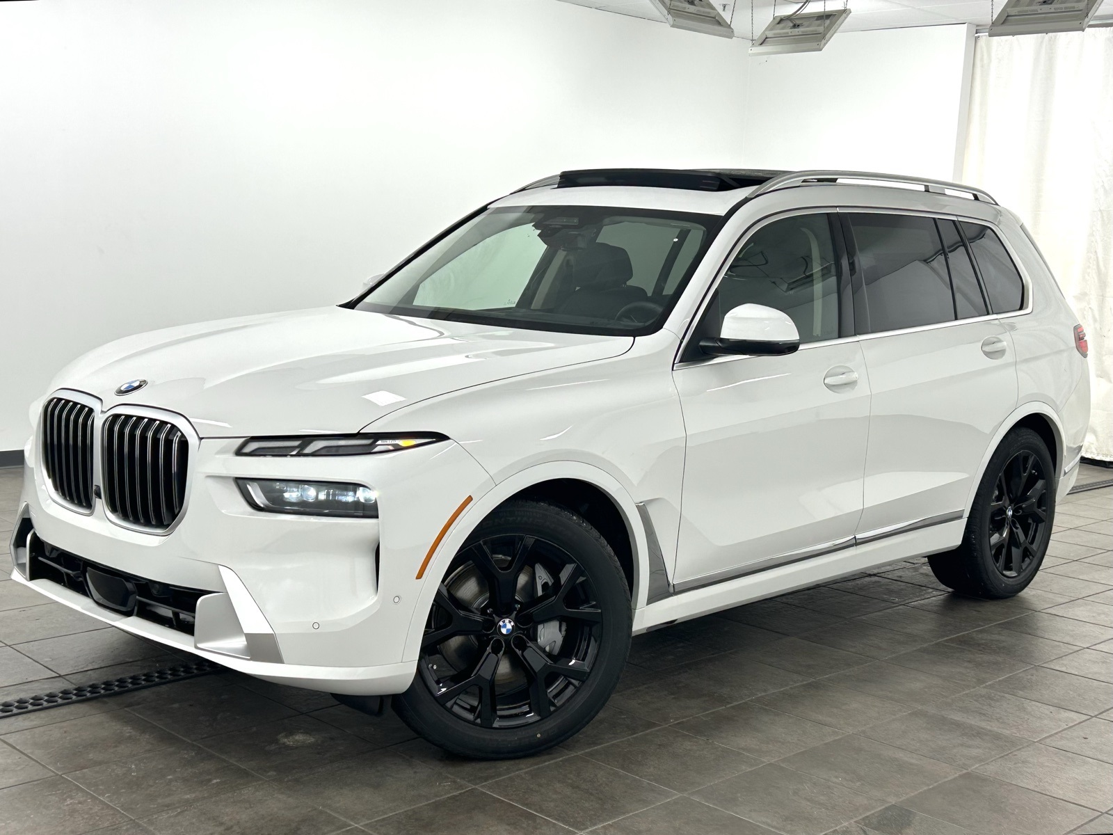 2026 BMW X7 40i's photo