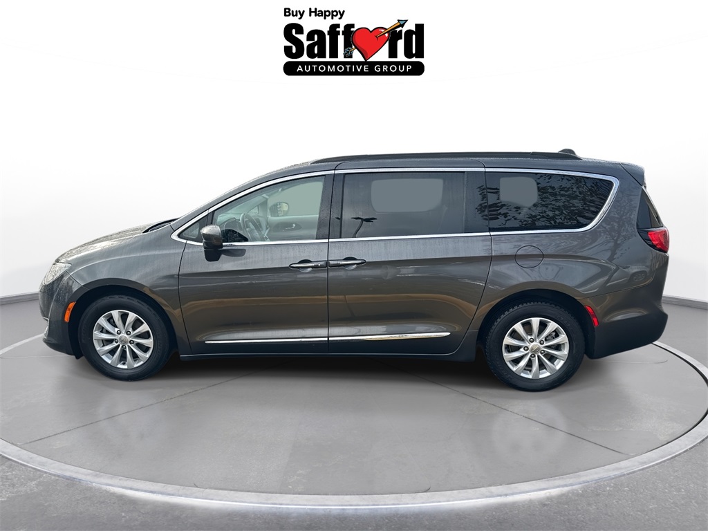 2017 Chrysler Pacifica Touring L photo 4