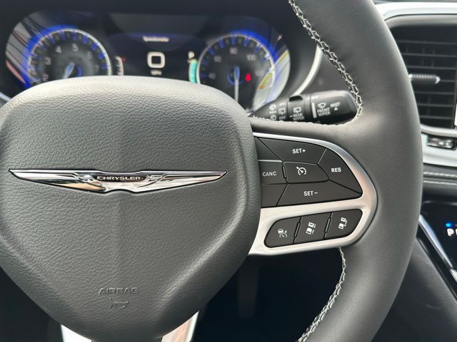 2026 Chrysler Pacifica photo 21