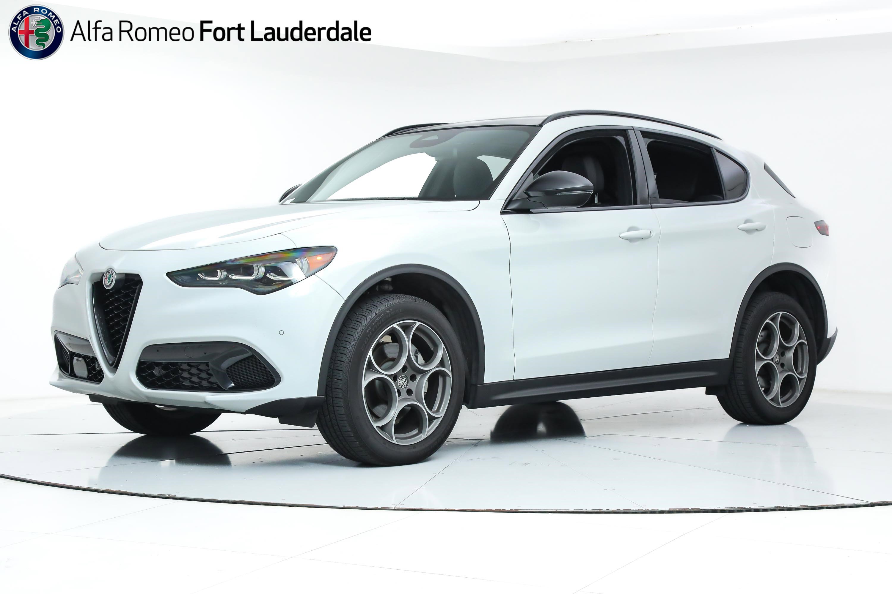 2025 Alfa Romeo Stelvio Base's photo
