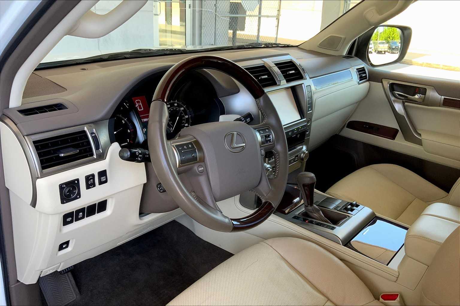 2019 Lexus GX 460 Premium photo 17