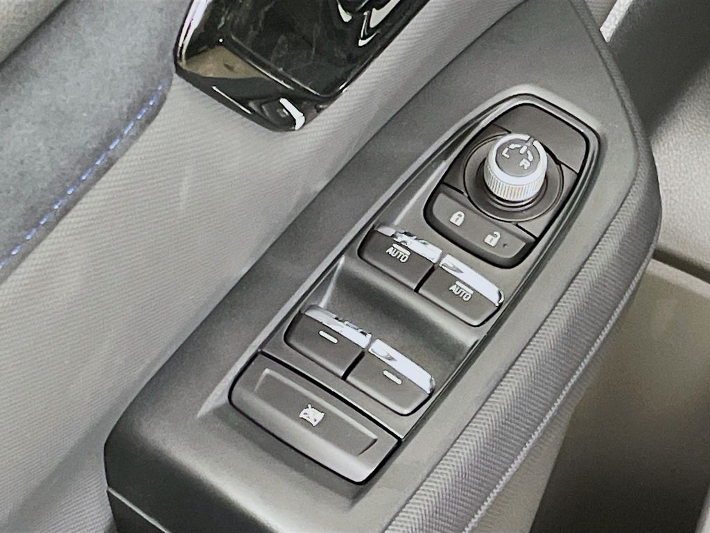 2025 Subaru Forester Limited photo 17
