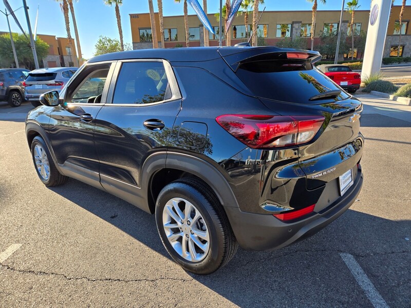 2025 Chevrolet Trailblazer LS photo 4