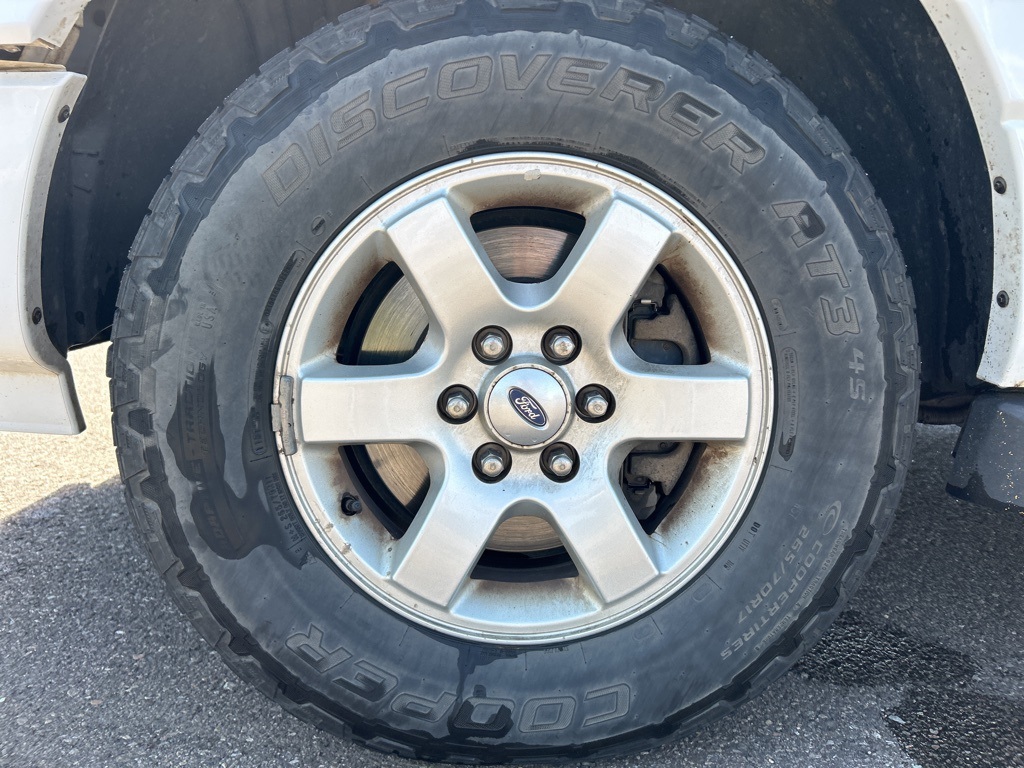 2010 Ford Expedition XLT photo 2