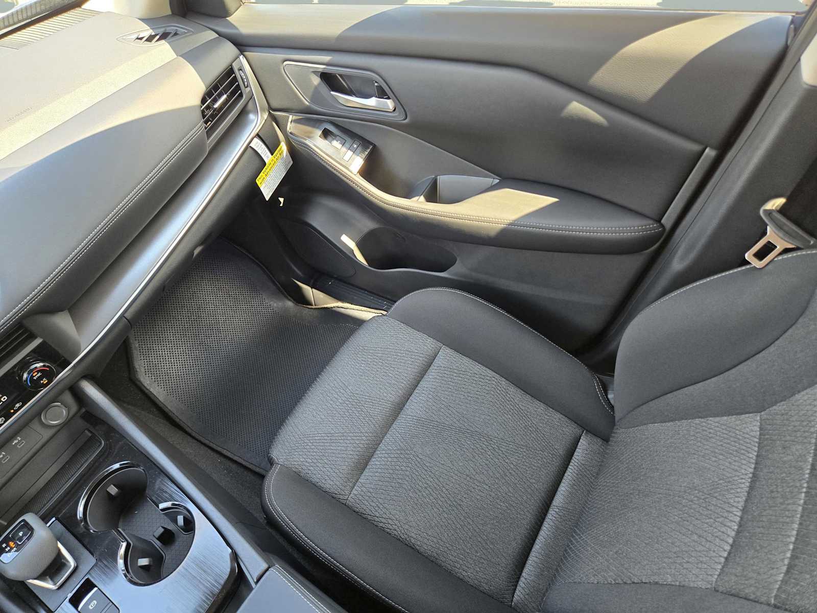 2026 Nissan Rogue SV photo 13