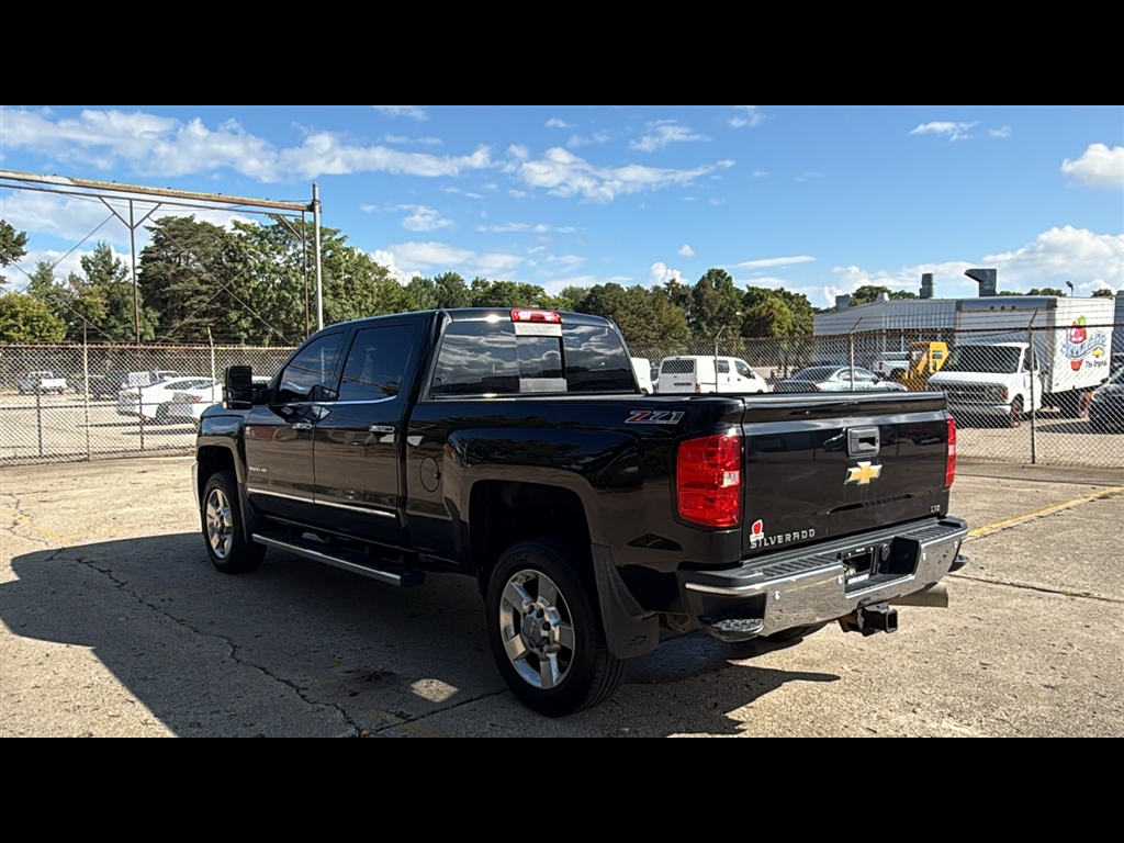 2016 Chevrolet Silverado 2500HD LTZ photo 3