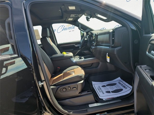 2025 Chevrolet Silverado 3500HD High Country photo 13