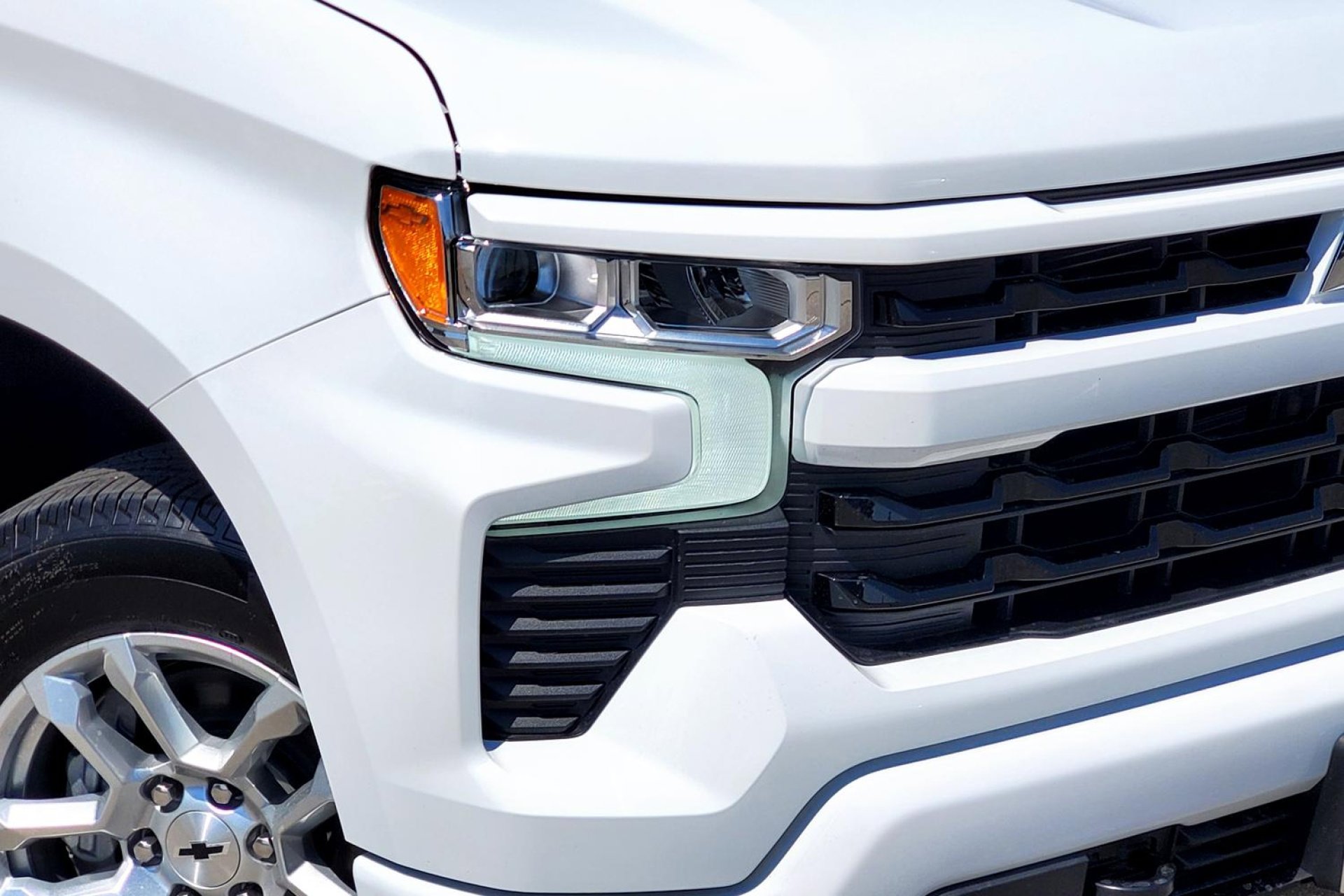 2025 Chevrolet Silverado 1500 RST photo 2