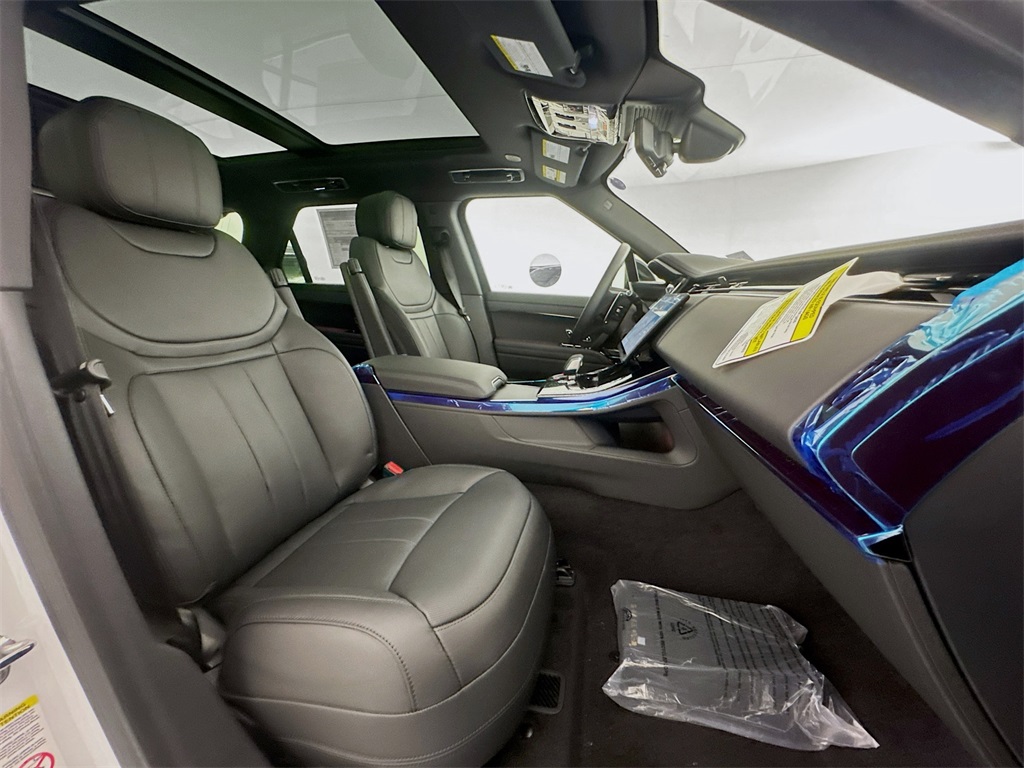 2025 Land Rover Range Rover Sport SE photo 19