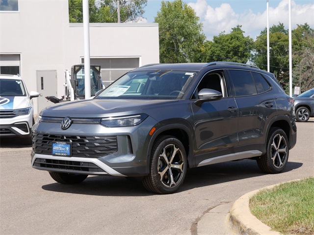 2025 Volkswagen Tiguan SE photo 3