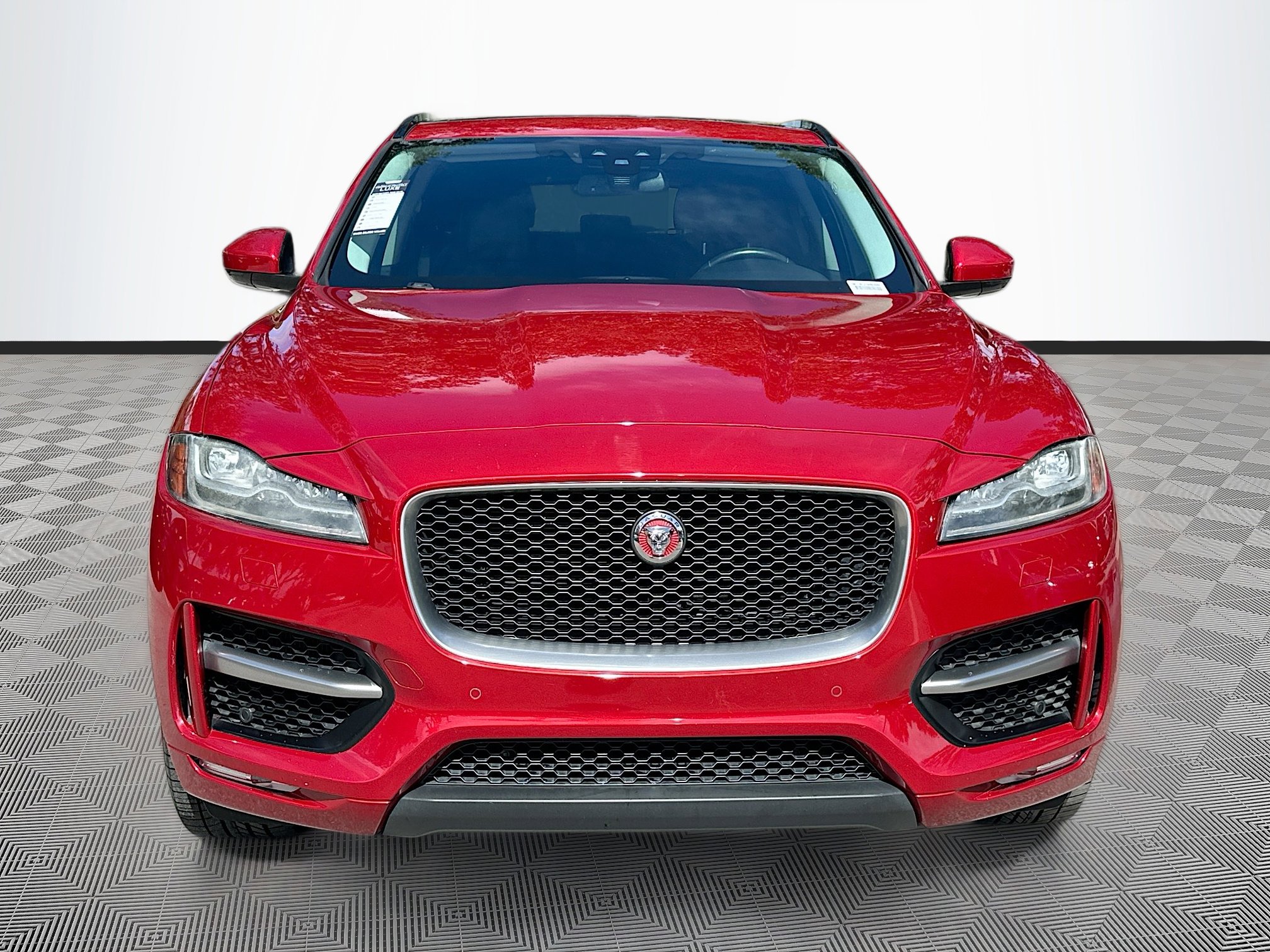 2018 Jaguar F-PACE R-Dynamic SE photo 2