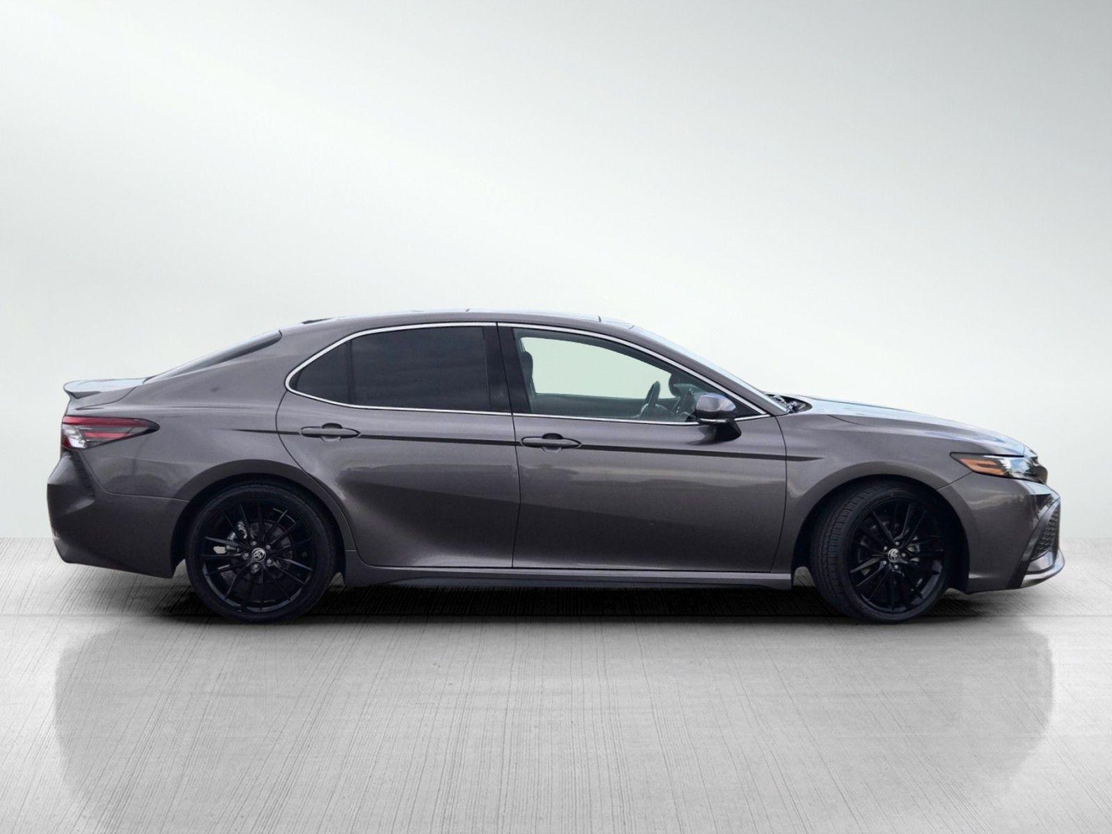 2022 Toyota Camry XSE photo 3