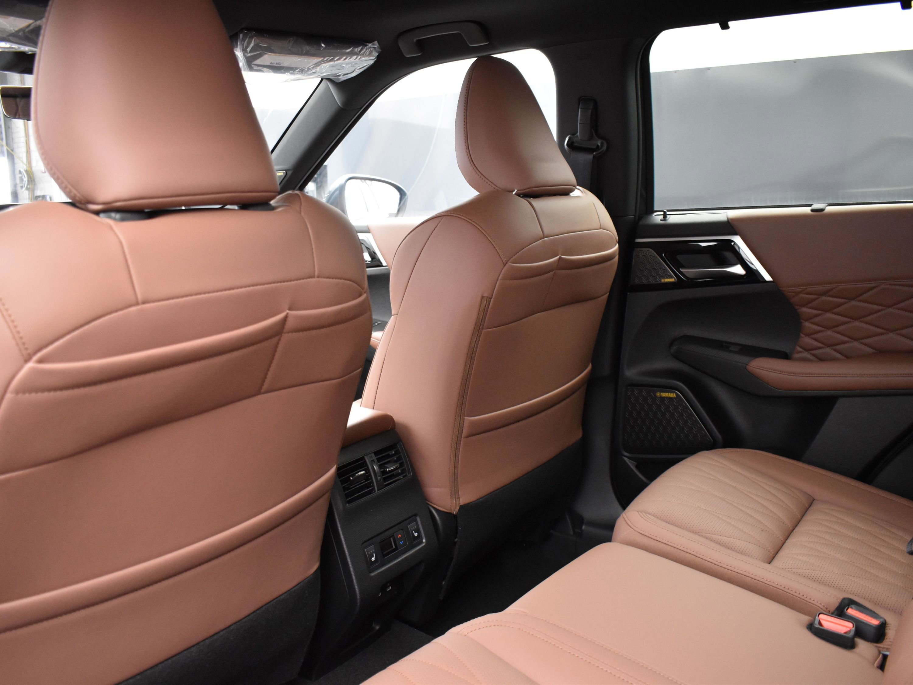 2025 Mitsubishi Outlander SEL photo 9