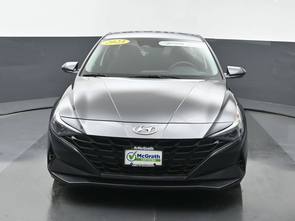 2023 Hyundai Elantra SEL photo 2