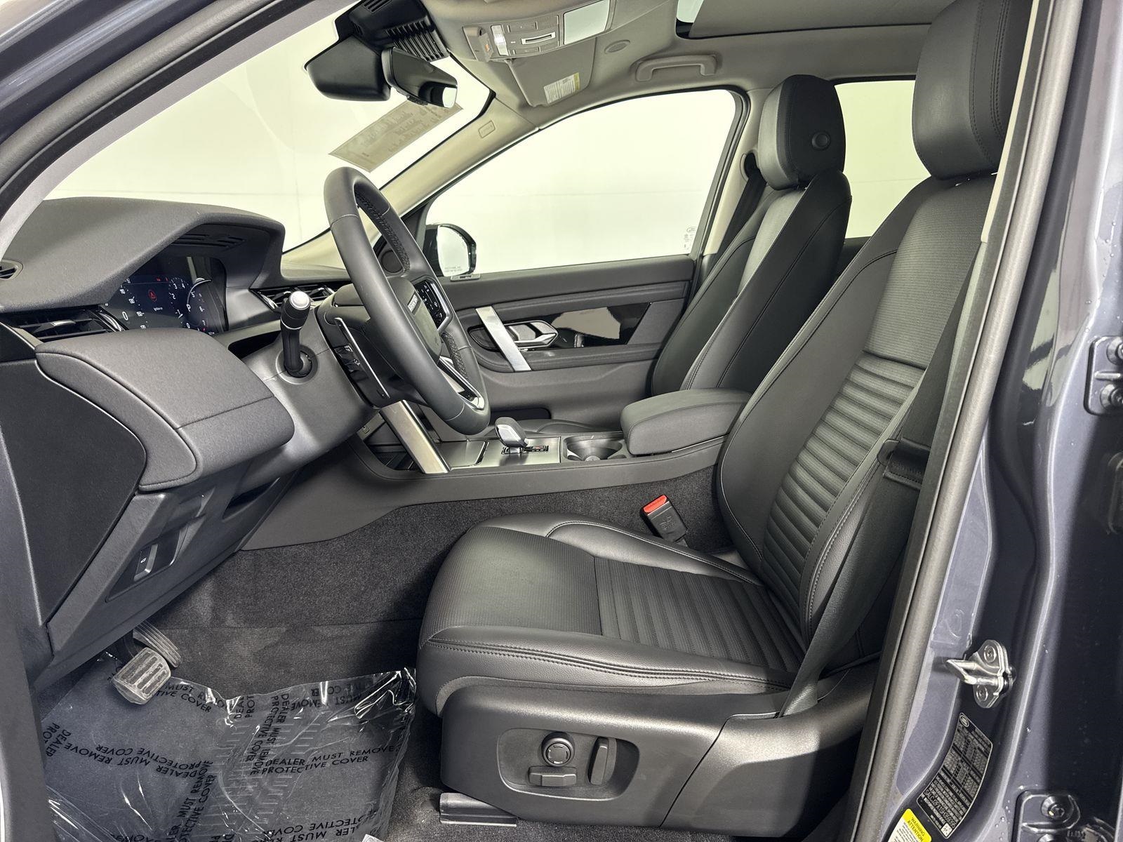 2025 Land Rover Discovery Sport S photo 24