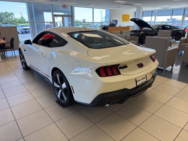 2025 Ford Mustang GT Premium photo 3