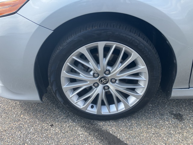 2020 Toyota Camry XLE photo 9