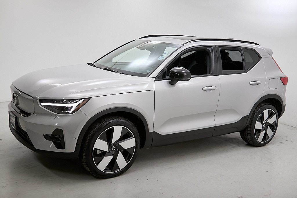 2023 VOLVO XC40 - Image 5