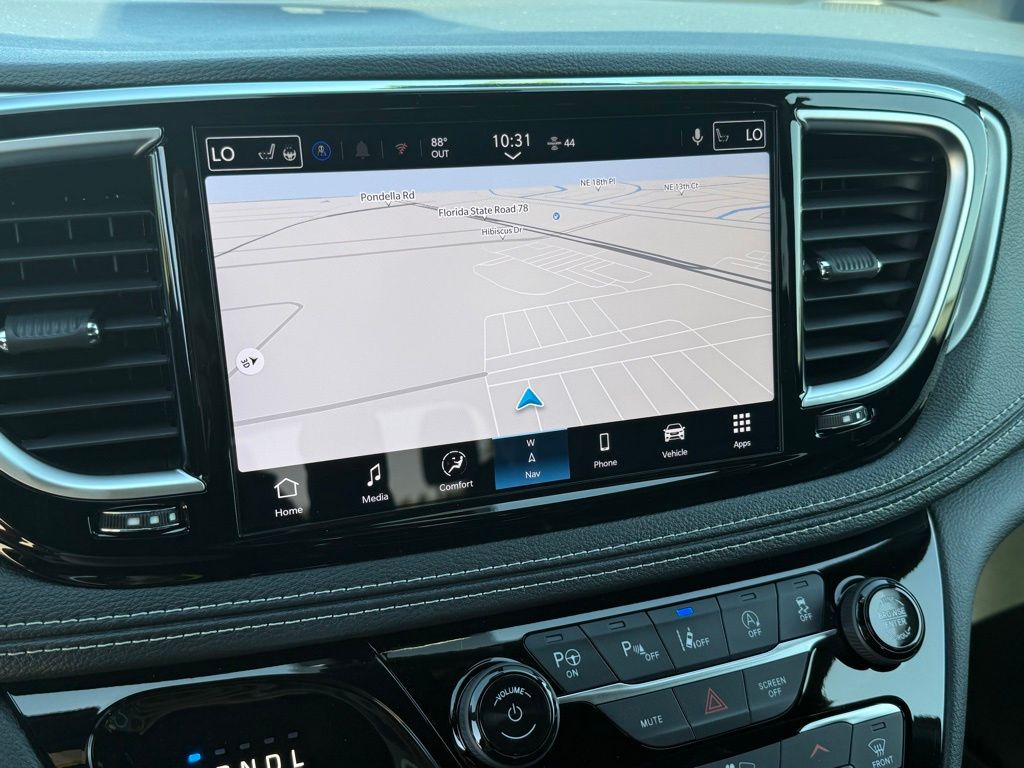 2025 Chrysler Pacifica Limited photo 12