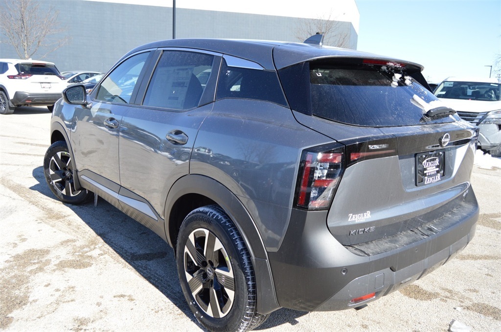 2025 Nissan Kicks SV photo 9