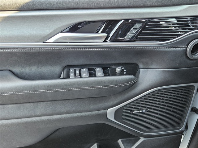 2025 Jeep Wagoneer Series II Carbide photo 32