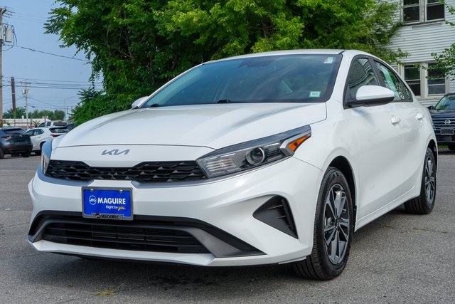 2022 Kia Forte LXS photo 2