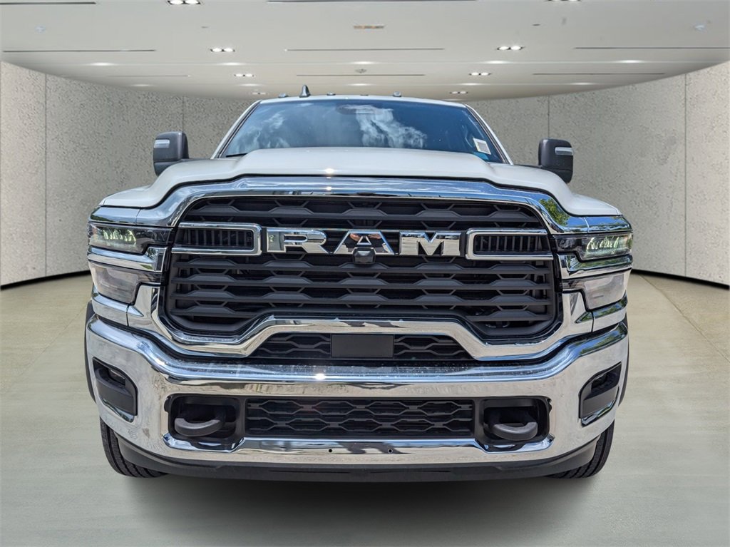 2025 Ram 5500 Tradesman photo 2