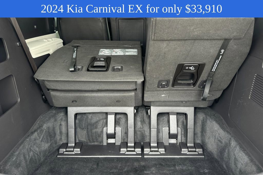 2024 Kia Carnival EX photo 16
