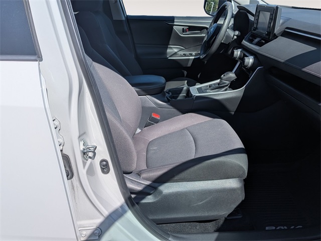 2021 Toyota RAV4 LE photo 26