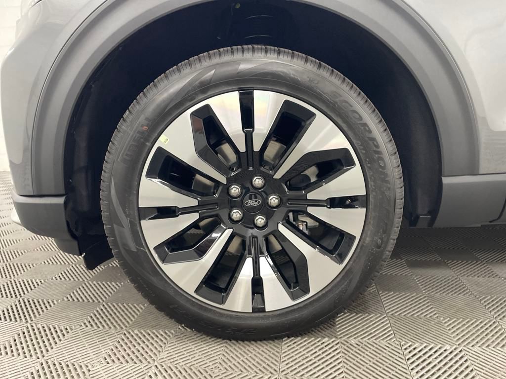2025 Ford Explorer Platinum photo 8