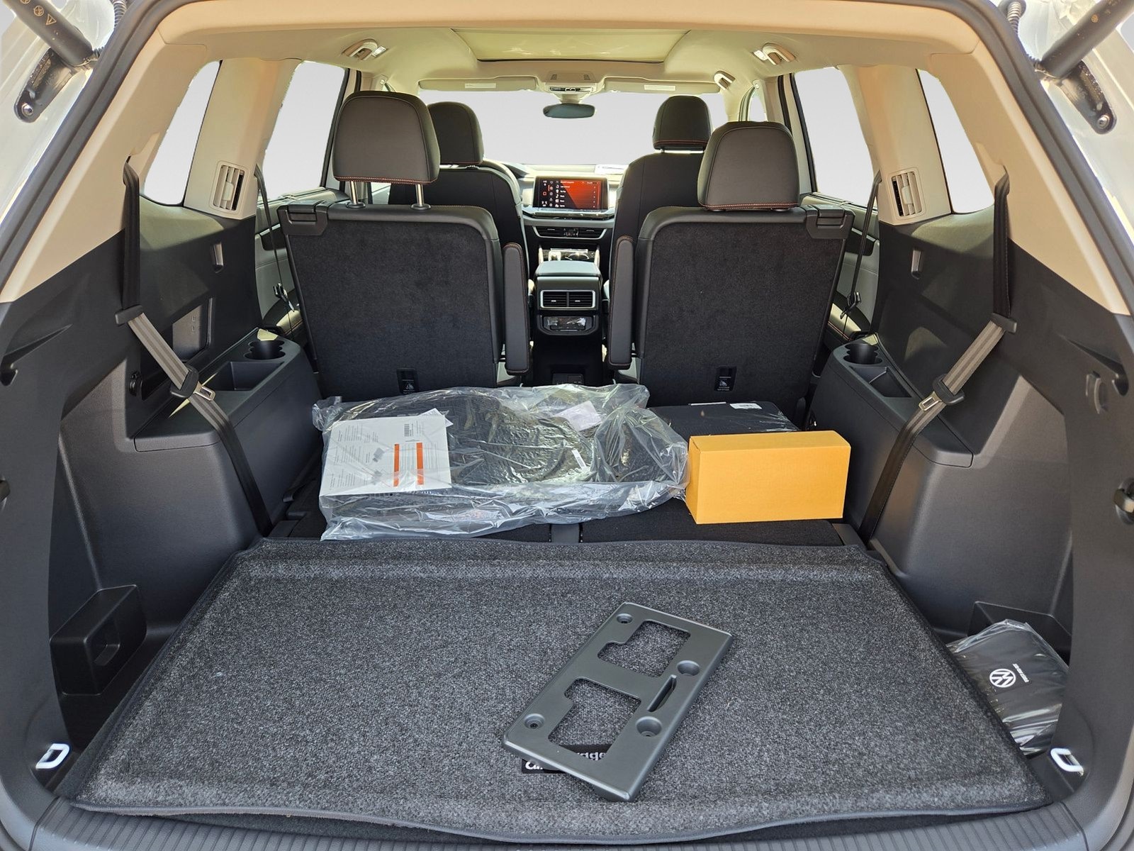 2025 Volkswagen Atlas SE Technology Peak Edition photo 6